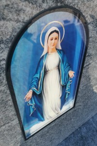 Witraż  z wizerunkiem Maryi